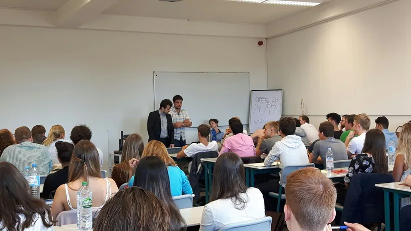 Studieninteressierte im Kurs